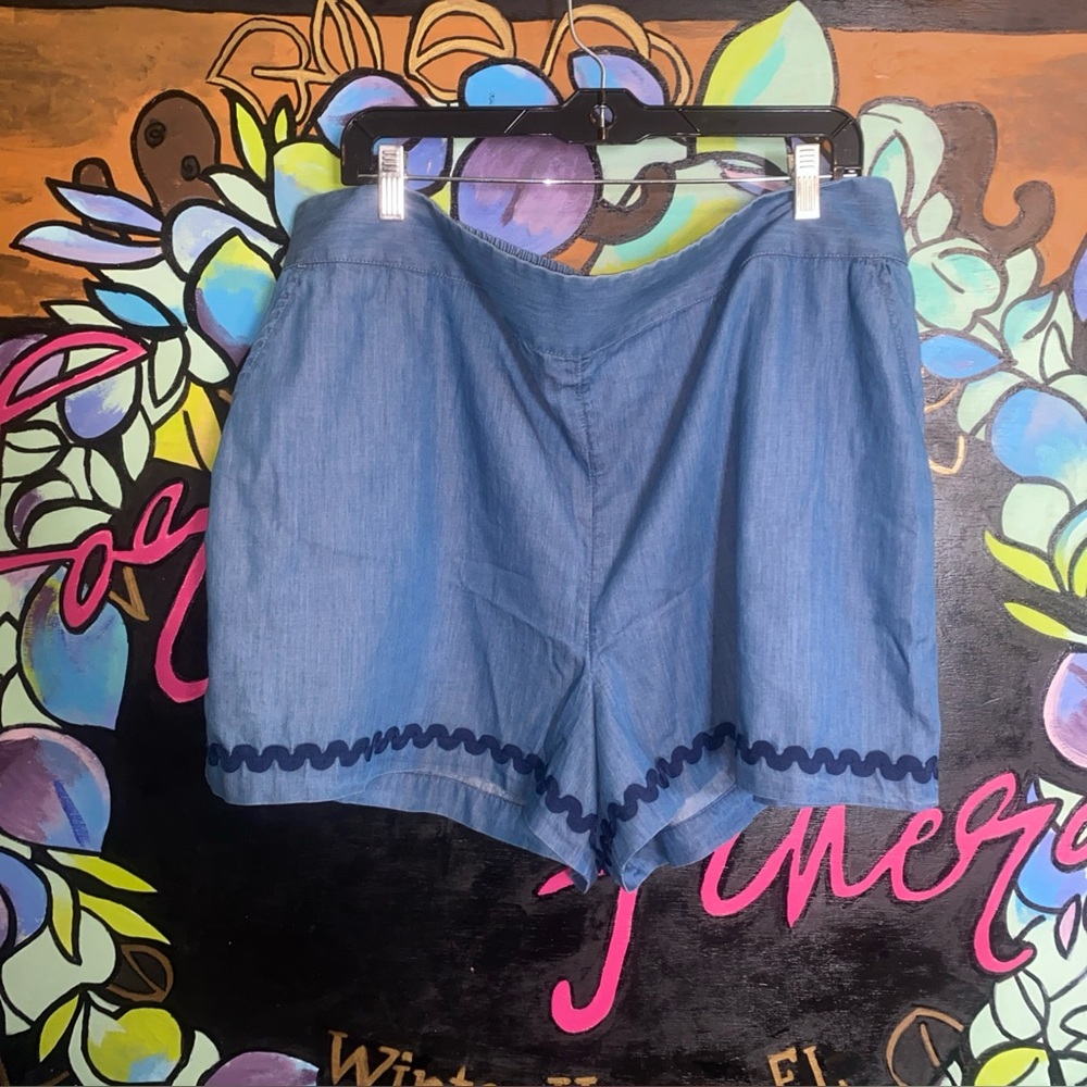 Crown And Ivy Faux Denim Shorts Size 2XL